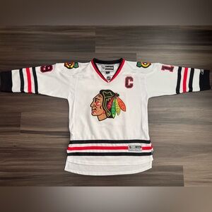 Reebok Chicago Blackhawk Jonathan Toews NHL Captain Stitched Jersey Youth L/XL